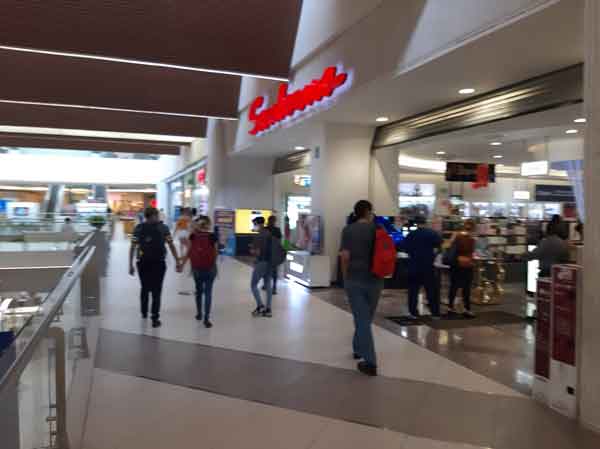 Adelantan regios festejo del 10 de mayo en semáforo verde 1 Malls 2