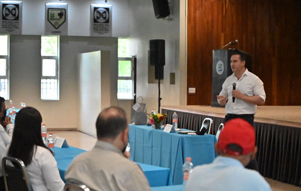 Apoyará Adrián a la planta laboral de Nuevo León 1 adr