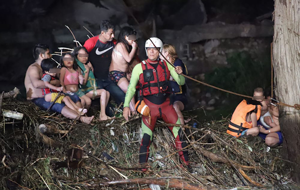 Rescatan a 13 personas y un perro en Río La Silla 1 206255182 2958057494479244 7050858489970941957 n