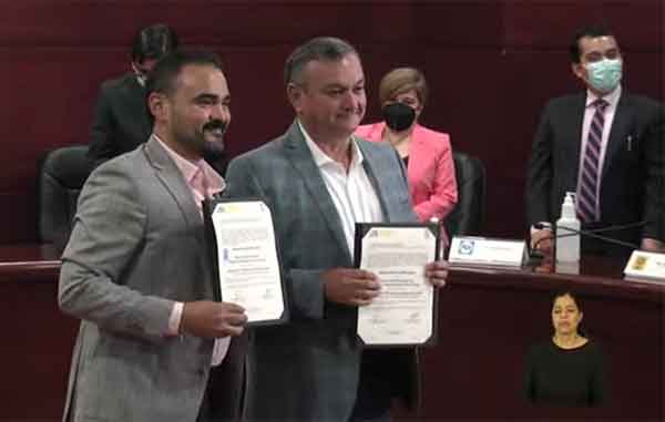 Recibe Héctor García constancia de mayoría en NL 1 HECTOR GACIA 2