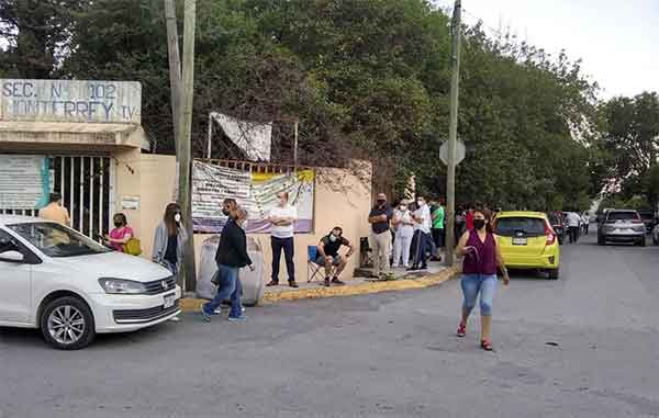 Regios responden votando desde temprano 1 REGIOS 2