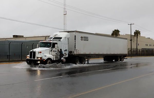 Cierran accesos a la zona centro de Reynosa por fuertes lluvias 1 210732621 4308199912552047 3664752514672592306 n