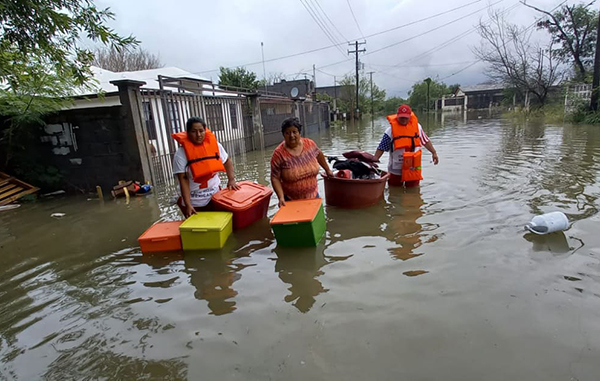 Paramédicos acuden al rescate de damnificados en Reynosa 2 213998074 650065459268414 7064591556079173114 n