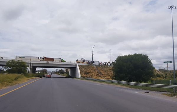 Registran kilométricas filas de traileros carretera a Río Bravo 1 214664618 166477255474120 4162247875051812872 n