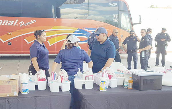 Obreros de maquila cruzan a Laredo para vacunarse contra Covid-19 1 220365665 136757001905599 3284125523690141696 n