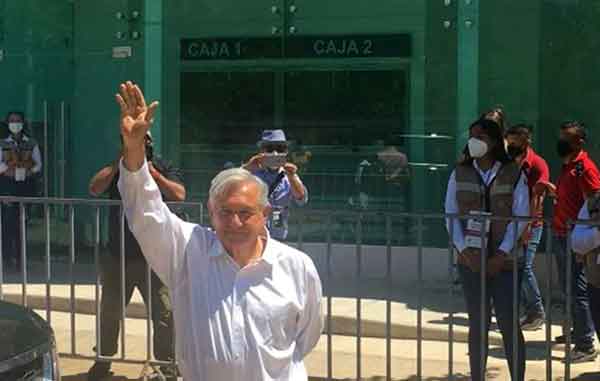 AMLO ofrece apoyo a Aeromar con pago de adeudos en SAT 1 AMLO 11