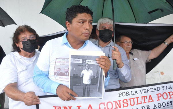Protestan ciudadanos contra el INE 1 con