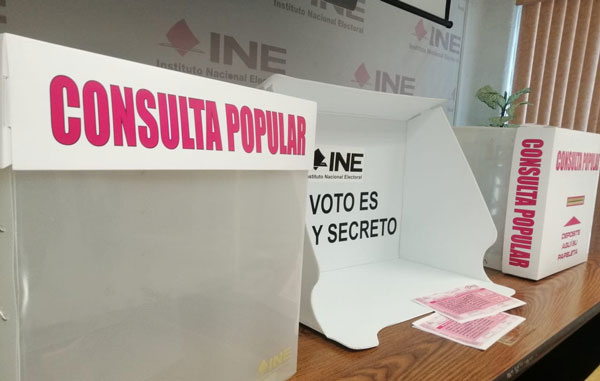 Protestan ciudadanos contra el INE 2 consulta 1