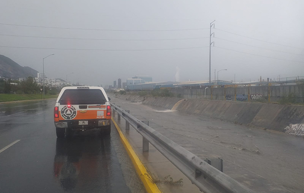 Cierran avenidas por encharcamientos en Monterrey 4 lluvias mty 2
