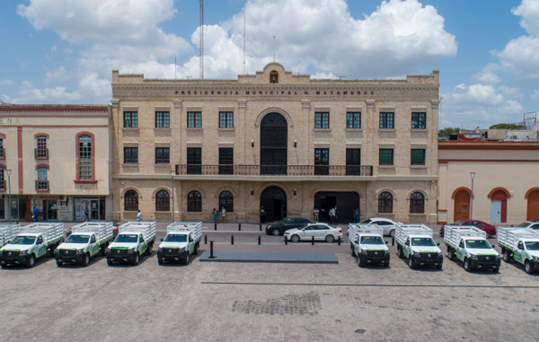 Entregan 10 camionetas y equipos para fumigar colonias y ejidos de Matamoros 3 mfun