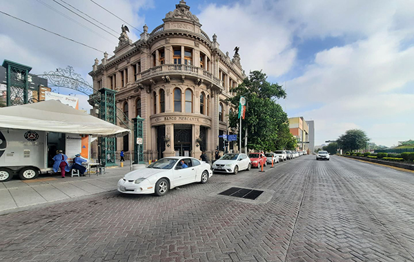 Pese a récord, no saturan módulo Drive-Thru del Centro de Monterrey 2 236683567 619037966150157 1129130558555247305 n