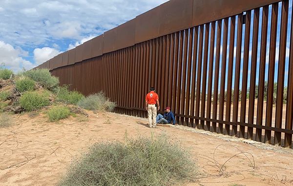 Rescatan a migrante que cayó del muro fronterizo 2 239596547 590784012094929 8318030543311145799 n