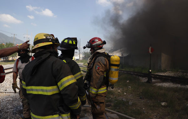 Dos muertos y seis heridos, el saldo en el incendio de Protexa 2 bomberos