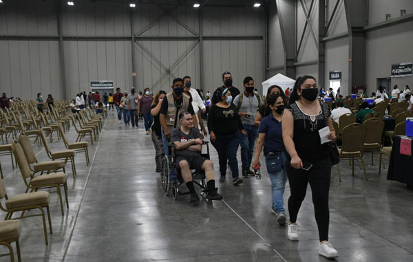 Continúa vacunación de millennial en orden 1 fil