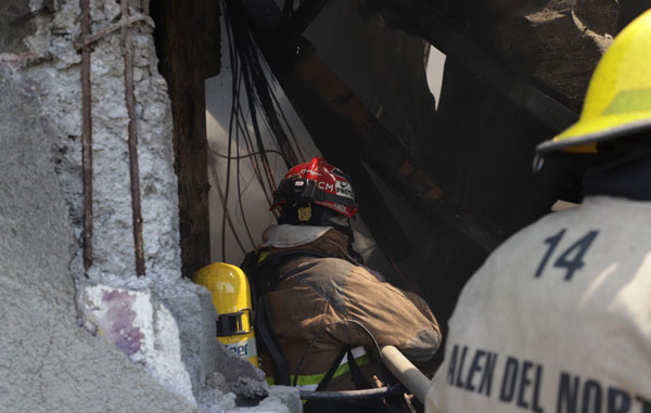 Dos muertos y seis heridos, el saldo en el incendio de Protexa 3 fsfg