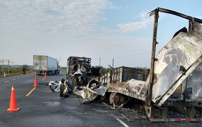 Se quema trailer en autopista a Nuevo Laredo 2 trailer accidente