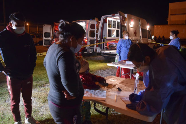 Detienen a cuatro por hallazgo de 562 migrantes 4 Migrantes 3 1