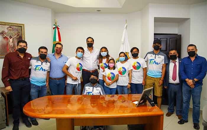 Apoya Carlos Peña a atletas discapacitados a través del IMD 1 alcalde 2
