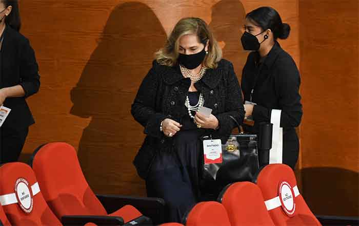 'Desfilan' políticos en toma de protesta de Samuel 5 ocho