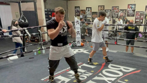 ‘Canelo’ Álvarez entrena al hijo de Manny Pacquiao y prepara su debut 5 r922579 1142x643 16 9
