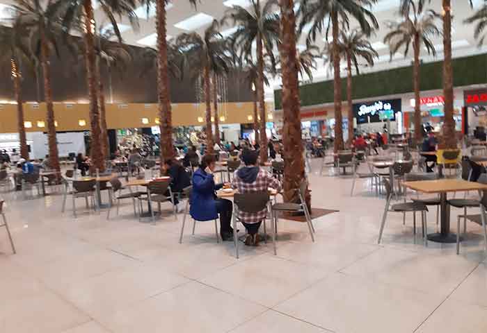 Mientras cientos cruzan los puentes, muchos van a malls de Monterrey 2 MALL