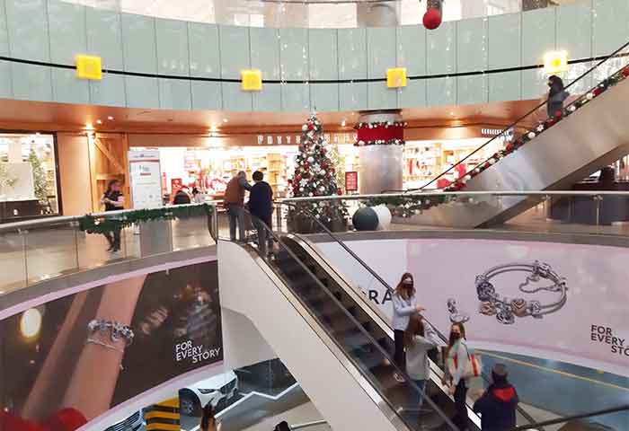 Mientras cientos cruzan los puentes, muchos van a malls de Monterrey 1 PALACIO DE HIERRO