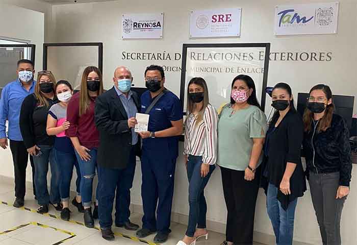 Entregan primeros pasaportes electrónicos con chip, en oficinas de la SRE Reynosa 1 PASAPORTE 2