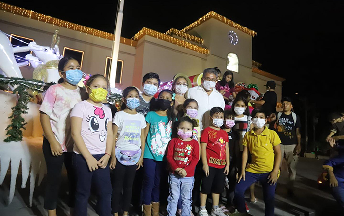 En Altamira encienden su pino de Navidad 9 263881709 4645116332251592 3063008348230470279 n