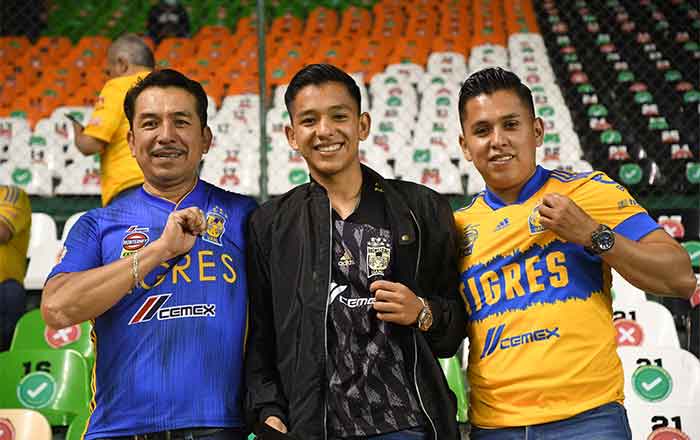 Fans de Tigres ponen ambiente en estadio de León 3 FANS 2