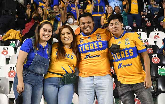 Fans de Tigres ponen ambiente en estadio de León 1 FANS 3