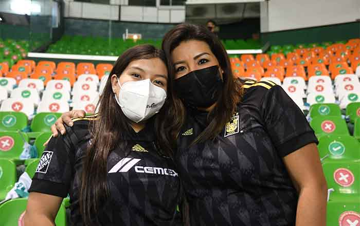 Fans de Tigres ponen ambiente en estadio de León 6 FANS 6
