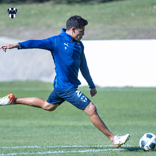 Rayados siguen sus entrenamientos en el Barrial 1 FHt6qngWYAA1Uf4