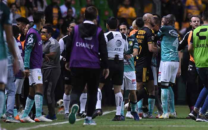 ¡No se pudo! Tigres perdió 2-1 en partido de vuelta ante León 8 TIGRES 9 1