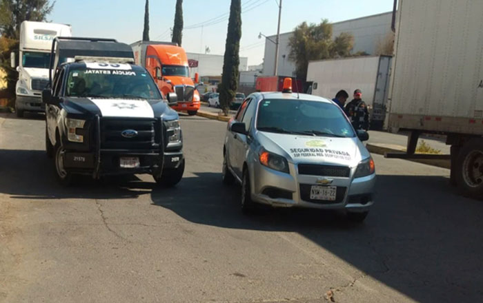 Abandonan a bebé en vialidad y varios autos le pasan encima 1 edom