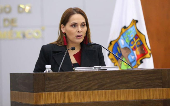 Casandra-de-los-Santos