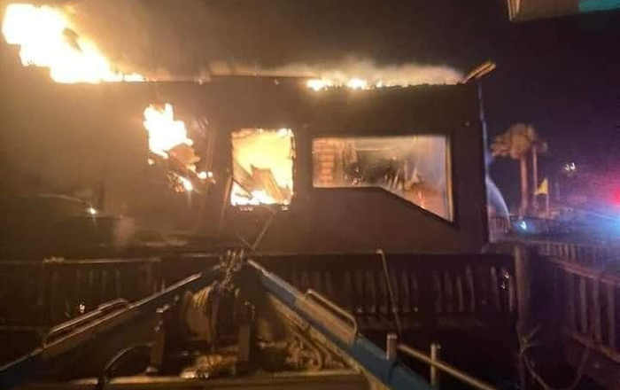 Ahora el fuego devora un restaurante en la Isla del Padre 1 273625725 990505471904495 5960088934313391251 n