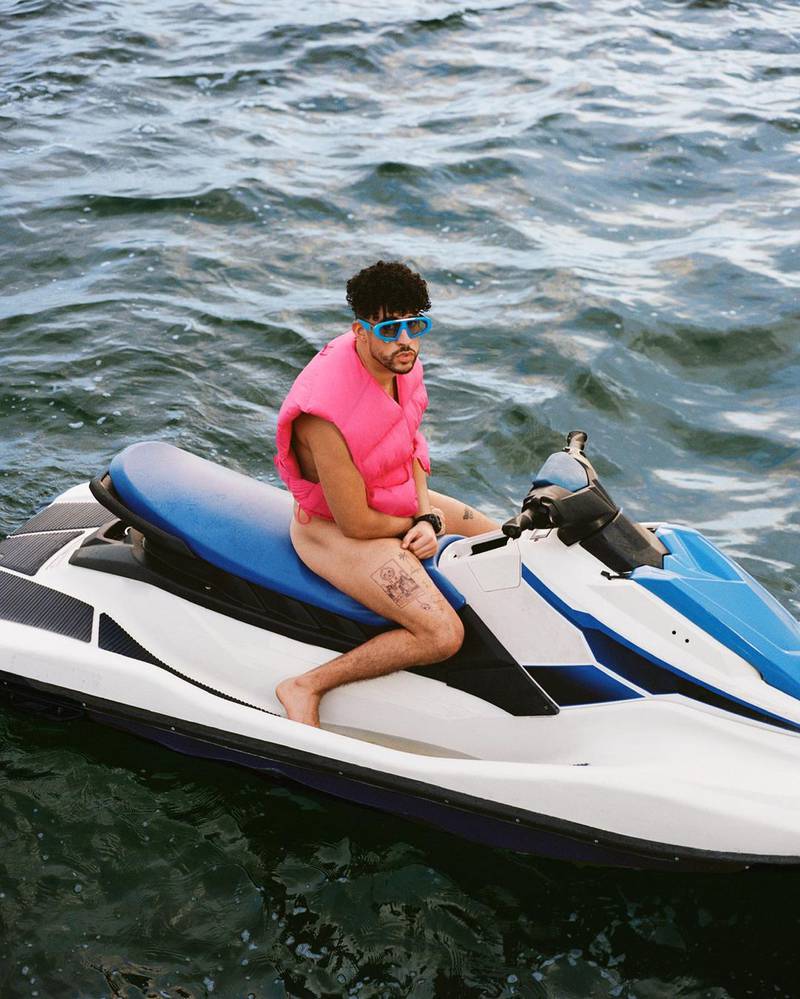 Vestido, tacones y calcetines, los atuendos de Bad Bunny 2 EEDTY7MWDBAAFBMYYGVYMYKPOQ