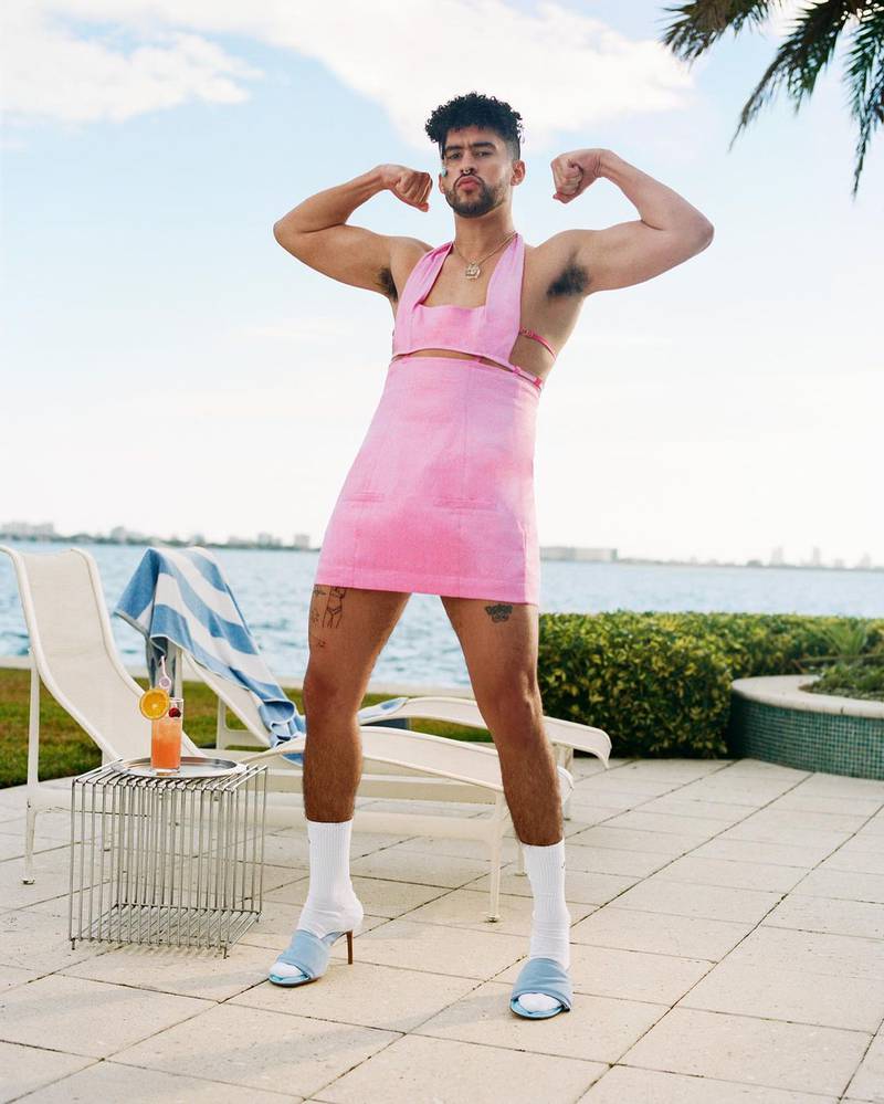 Vestido, tacones y calcetines, los atuendos de Bad Bunny 1 W4KBMZH7CRCVJFWRXFZJTONK4E