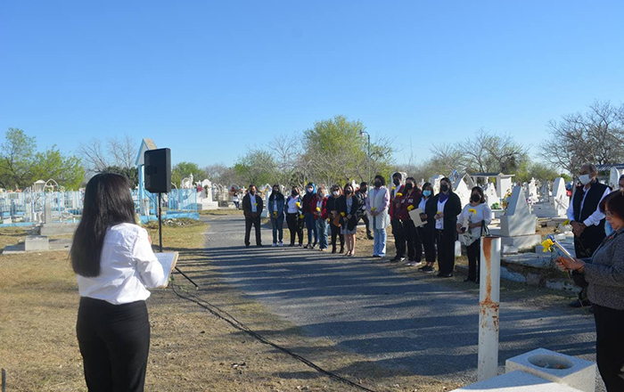 Realizan guardia de honor en memoria de ‘La Coronela’ 2 275638429 4752710228166817 115562894724059558 n
