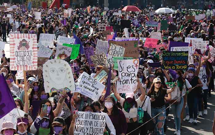 La marea feminista 'inunda' el Zócalo 1 ZOCALO 2