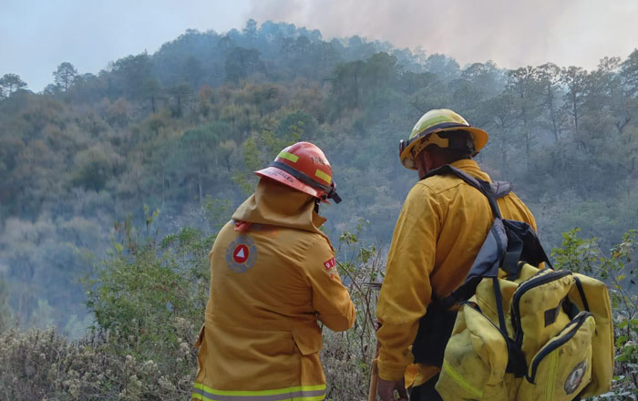 Combaten incendio forestal desde el aire 2 incendio 1