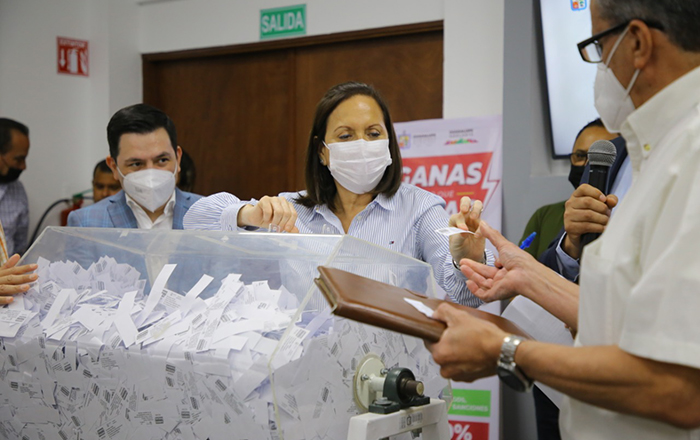 Realizan sorteo para contribuyentes cumplidos de Guadalupe 2 0002