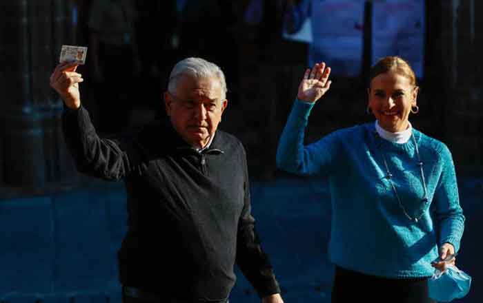 AMLO-y-esposa