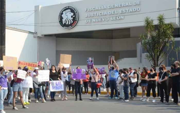 Mujeres protestan frente a Fiscalía de NL por desapariciones 1 MUJERES 2