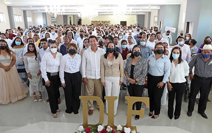 Celebra DIF Matamoros campaña de ‘Matrimonios Colectivos’ con 147 parejas 2 281591280 791405611846024 4301156771368686093 n