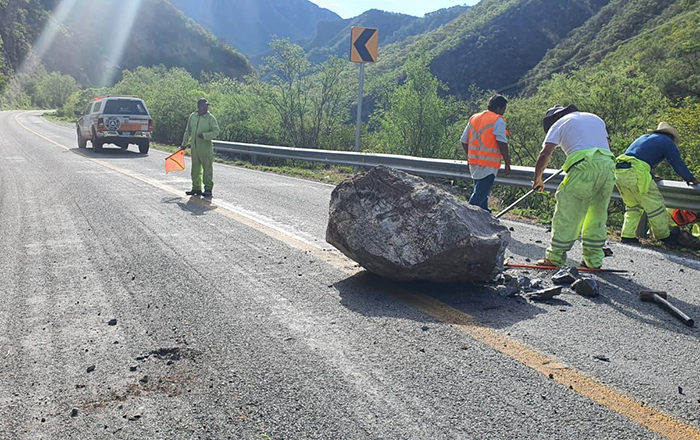 Advierten por caída de rocas en carretera a Iturbide 1 286742390 751500492764365 9043840761709098739 n