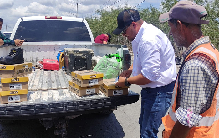 Entrega alcalde calzado de seguridad para trabajadores de bacheo 1 290372397 563674265361082 5612873613654800663 n