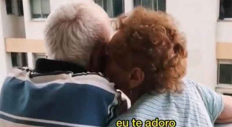 Viral: Abuelitos con Alzhéimer se reconocen 1 ABUELITOS 1