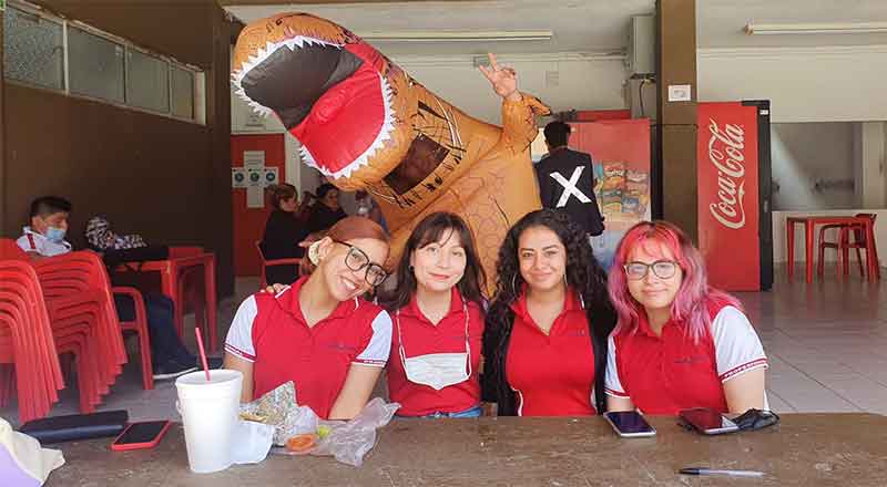 Sorprende visita de ‘dino’ en la Universidad Tamaulipeca 1 DINO 2