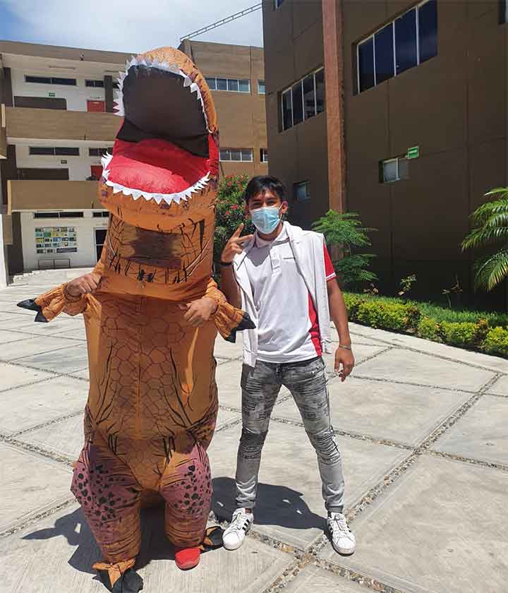 Sorprende visita de ‘dino’ en la Universidad Tamaulipeca 2 DINo3